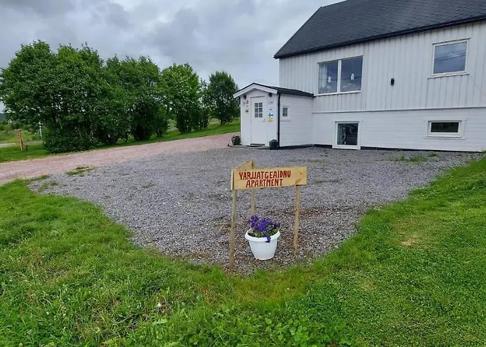 Varjjatgeainu Apartment Nesseby